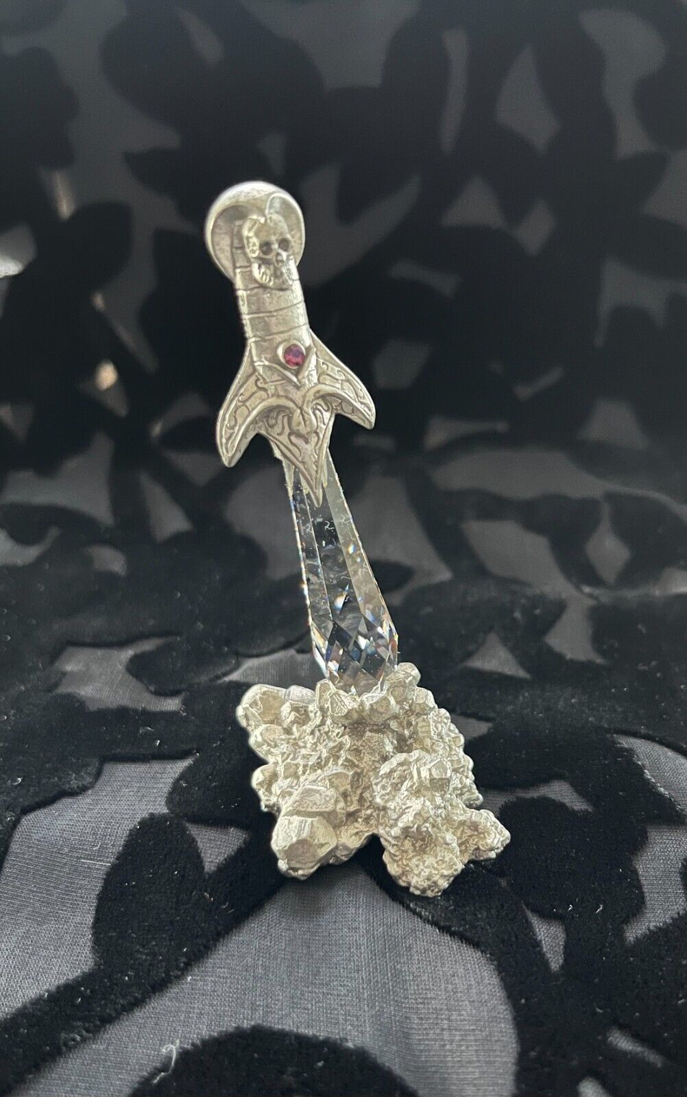 VTG Spoontiques Pewter Skull Crystal Sword in the Stone 4116