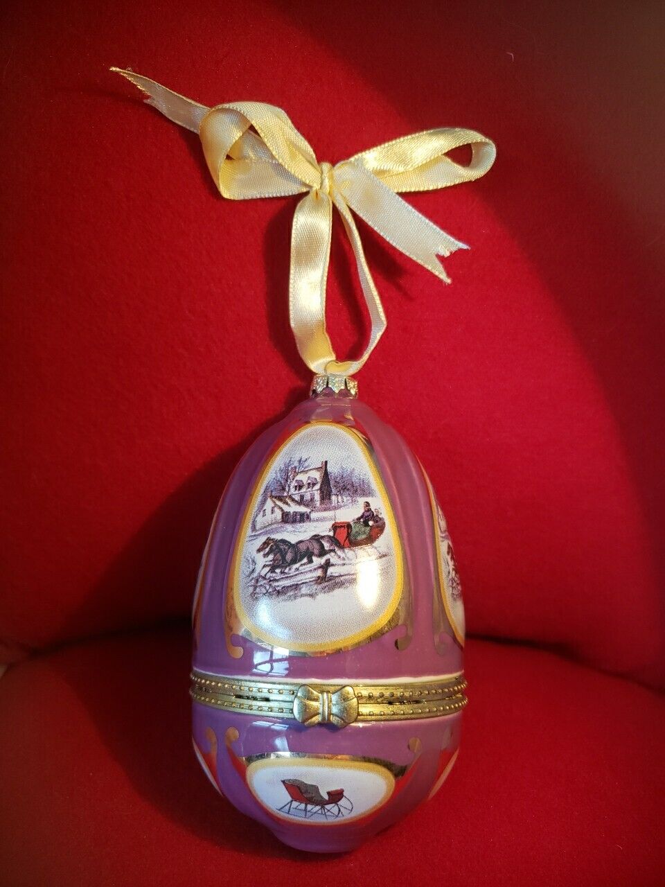 Rare Vintage 1970 Mr. Christmas Purple Egg Ornament  Plays Music New Batteries