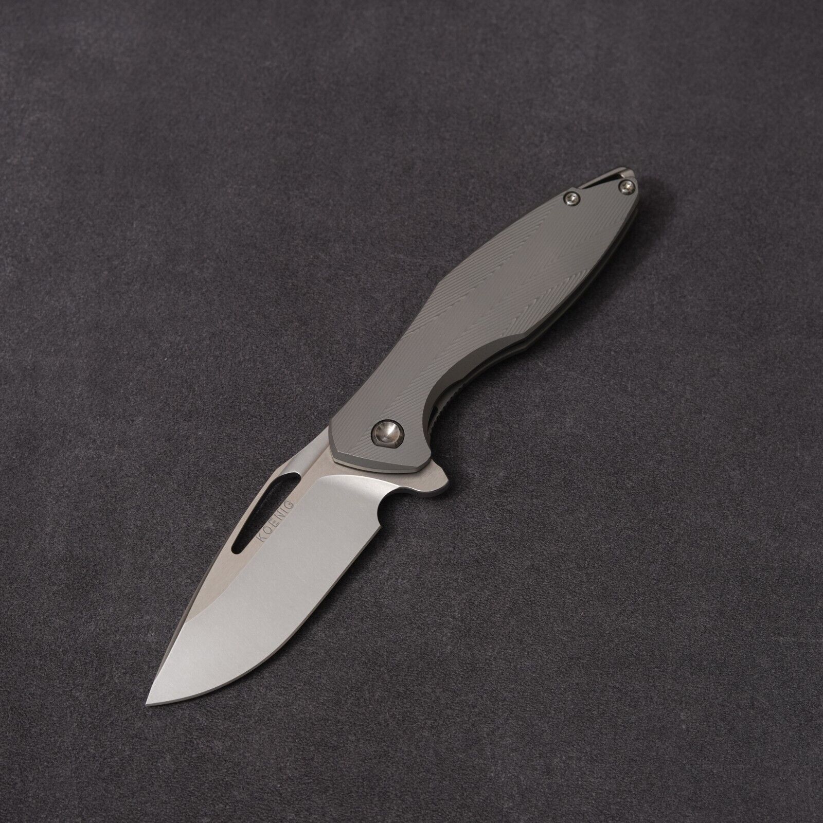 Koenig Knives Mini Arius - Patterned Titanium / Silver Hardware / M390