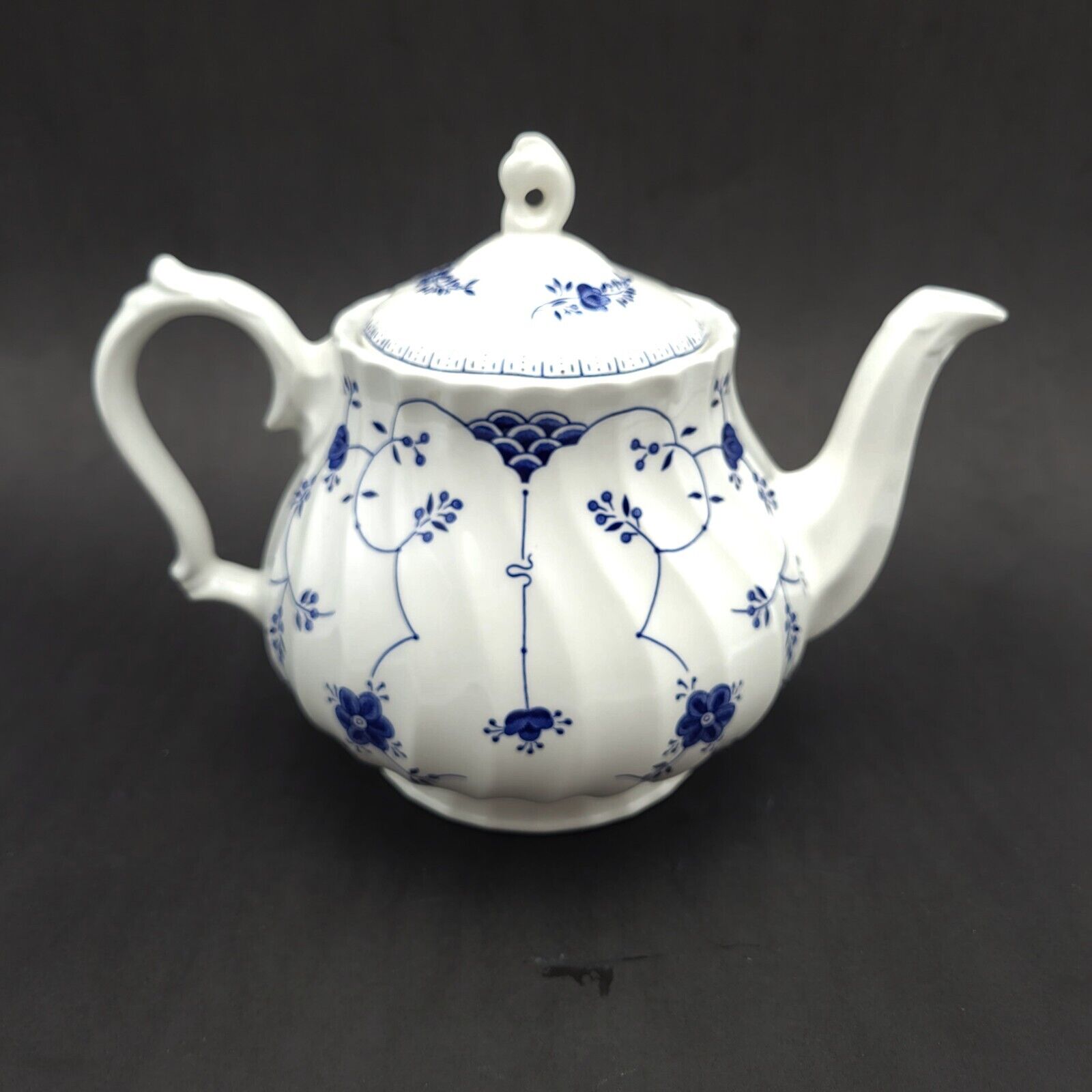 Vtg Churchill Teapot Fine Finlandia Staffordshire England white blue Discontinue