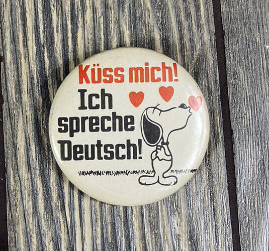 Vintage 2 1/4” Kuss Mich Ich Spreche Deutsch Pin