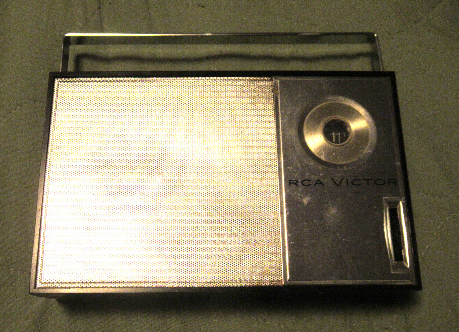 RCA VICTOR Model 4-RG-21 Vintage Transistor Radio - Genuine Leather Case