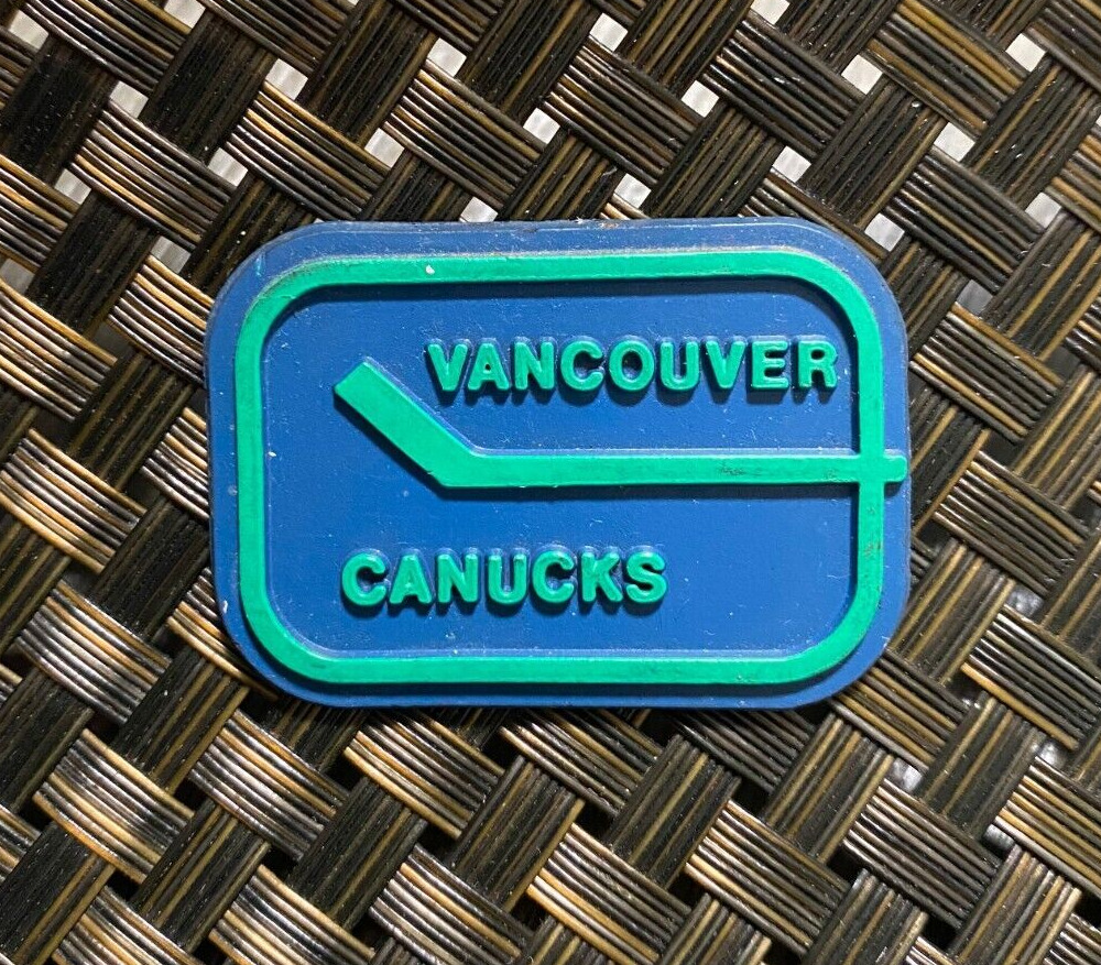VINTAGE NHL HOCKEY VANCOUVER CANUCKS TEAM LOGO COLLECTIBLE RUBBER MAGNET RARE