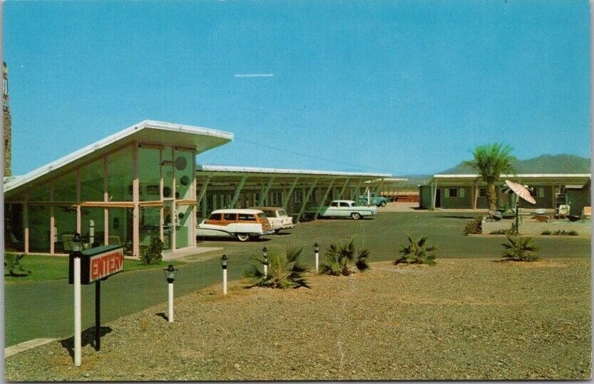 GILA BEND, Arizona Postcard DESERT GEM MOTEL Roadside / 1950s Cars *Creased