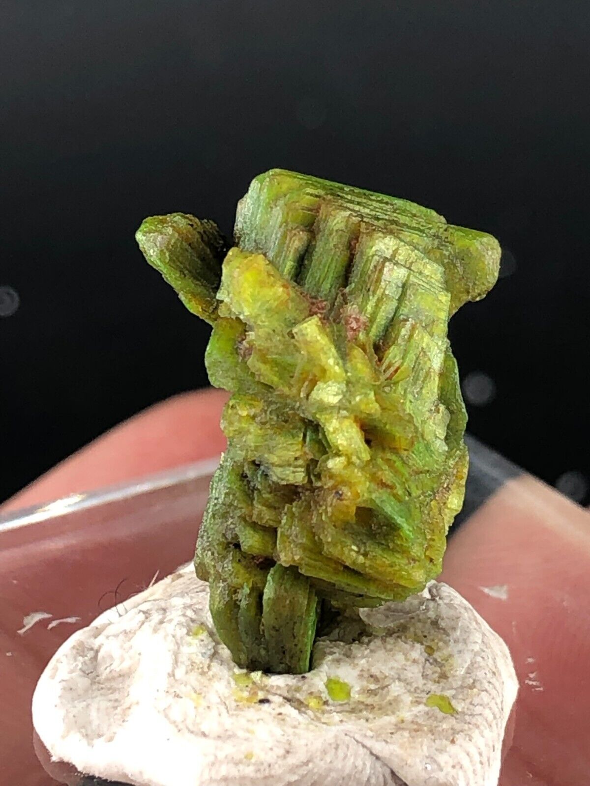 3.4g Natural and beautiful fluorescent minerals from China