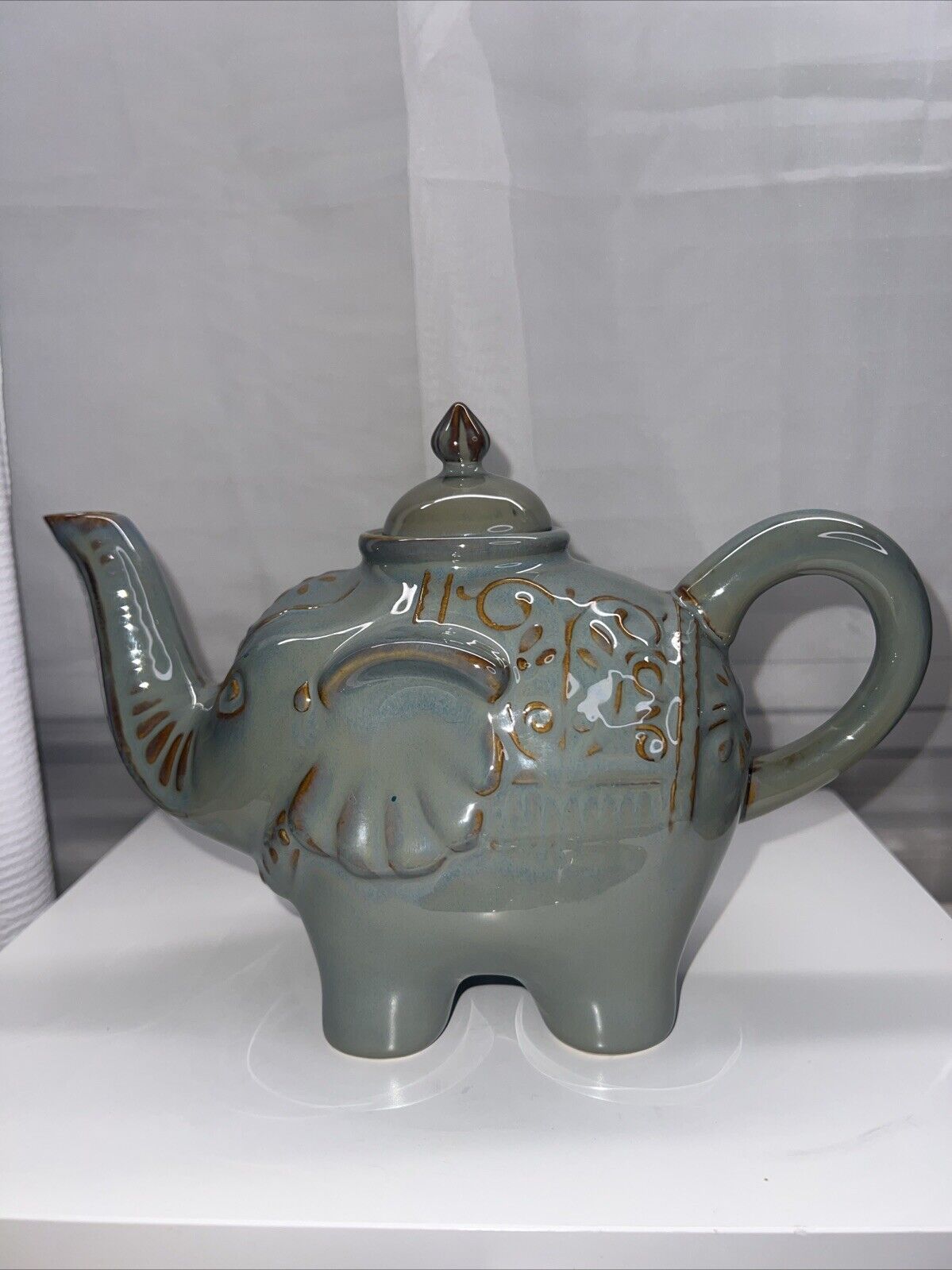 Elephant Shape Vintage Ceramic Tea Pot with Glazed Embossed Pattern