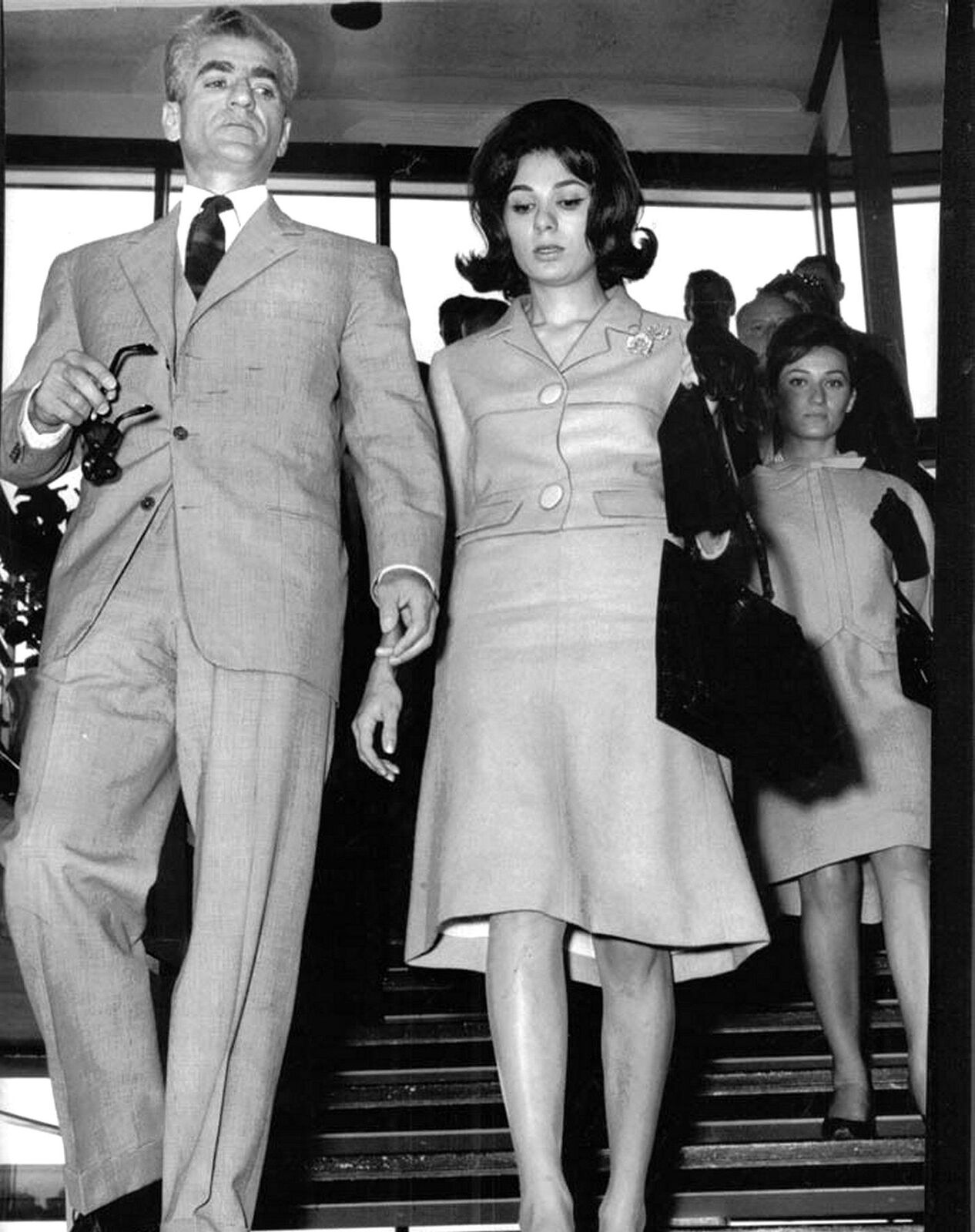 1962 SHAH of IRAN & Empress Farah CANDID PHOTO (182-U )