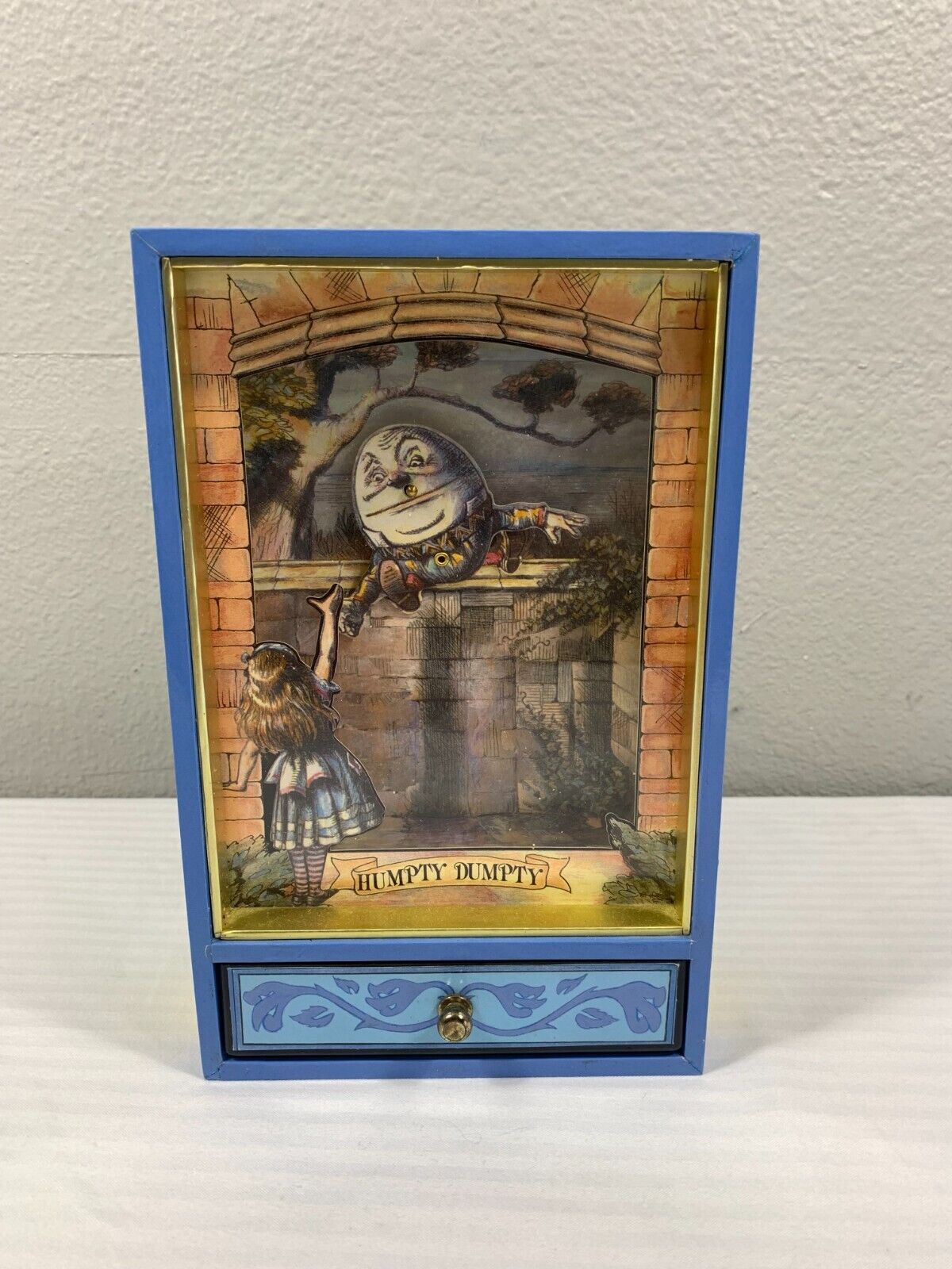 Alice in Wonderland Humpty Dumpty Motion Music Box Wind Up 43-910 Tested Working