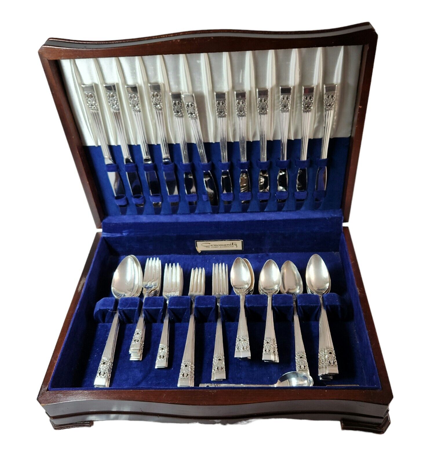 Vintage Oneida Community The Finest Silverplate 70-Piece Set with Wood Case