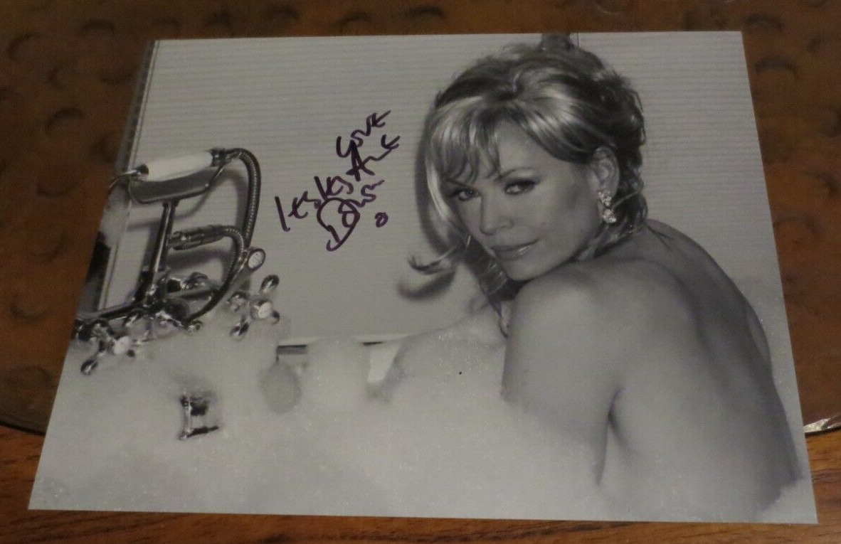 Lesley-Anne Down actress model signed autographed 8x10 photo