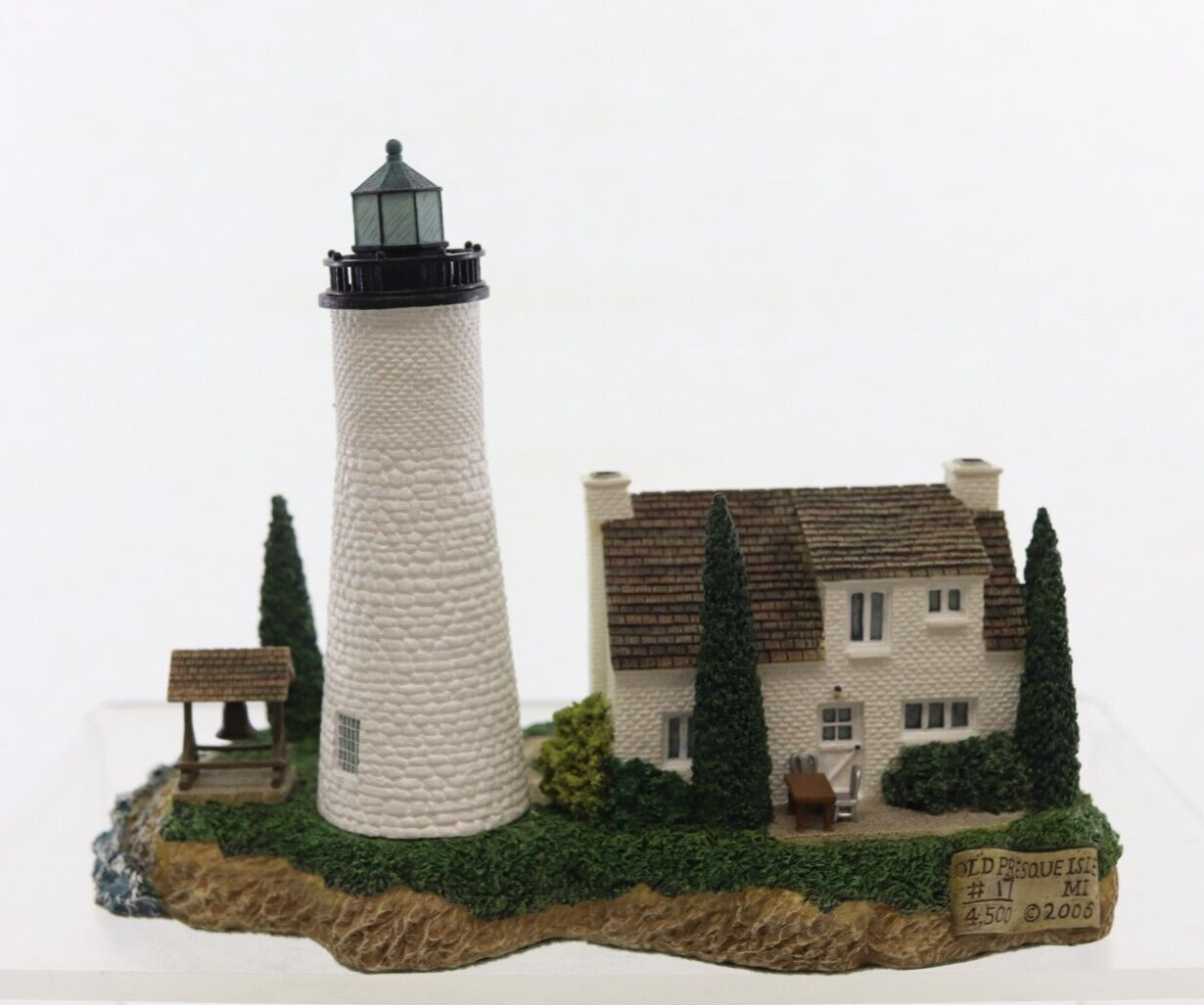Harbour Lights Lighthouse Old Presque Isle Michigan #332 Box + CoA #17/4500