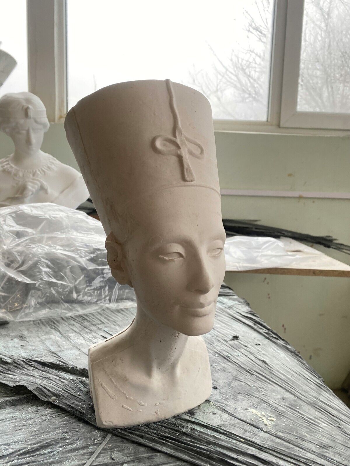 Nefertiti: Graceful 12-Inch Plaster Bust – A Timeless Homage to the Queen of Anc