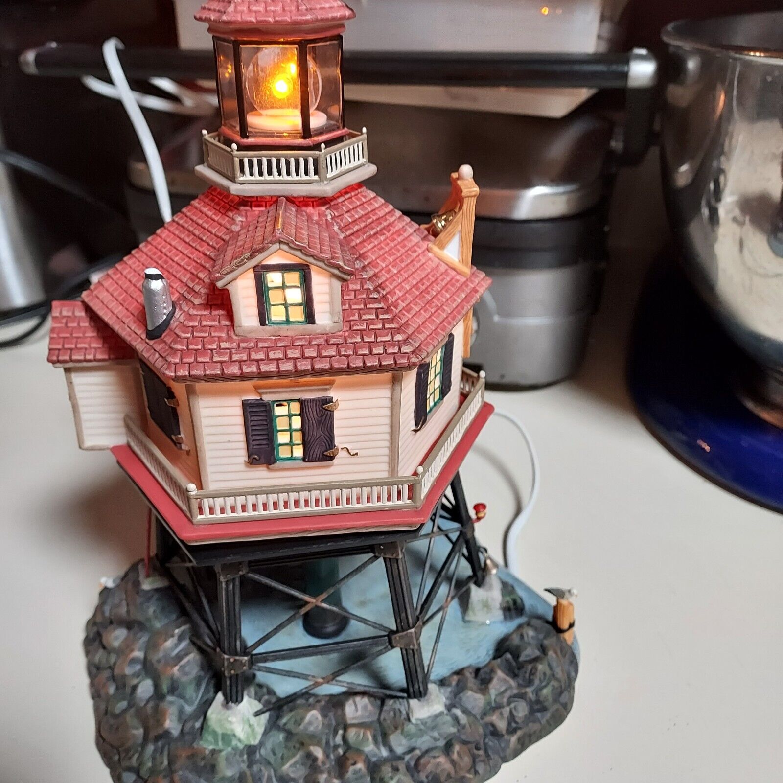 Department 56 Retired 56636 Breakers Point Lighthouse READ