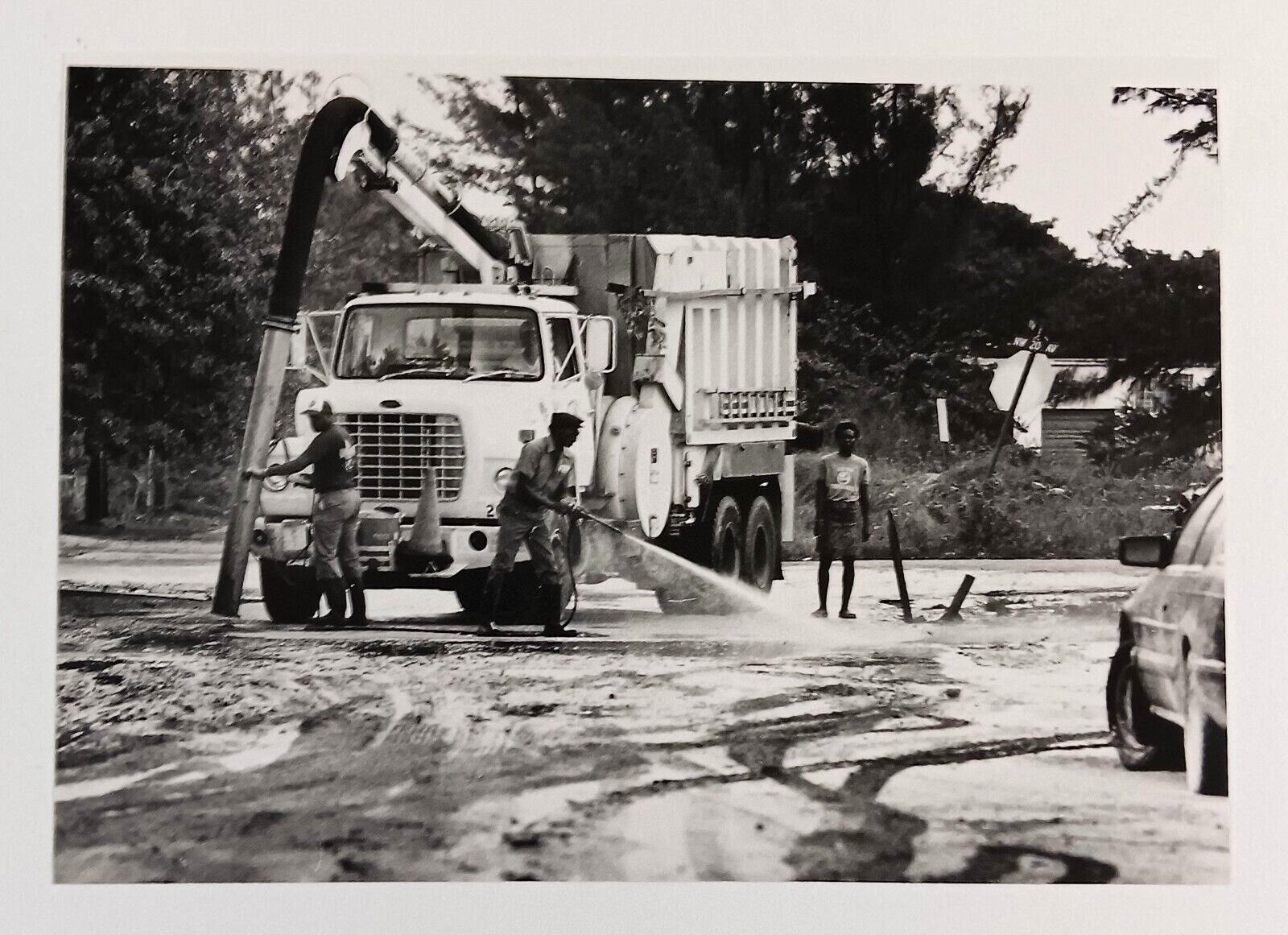 1989 Fort Lauderdale Florida Sewage Clean Up NW 20th Ave Workers VTG Press Photo