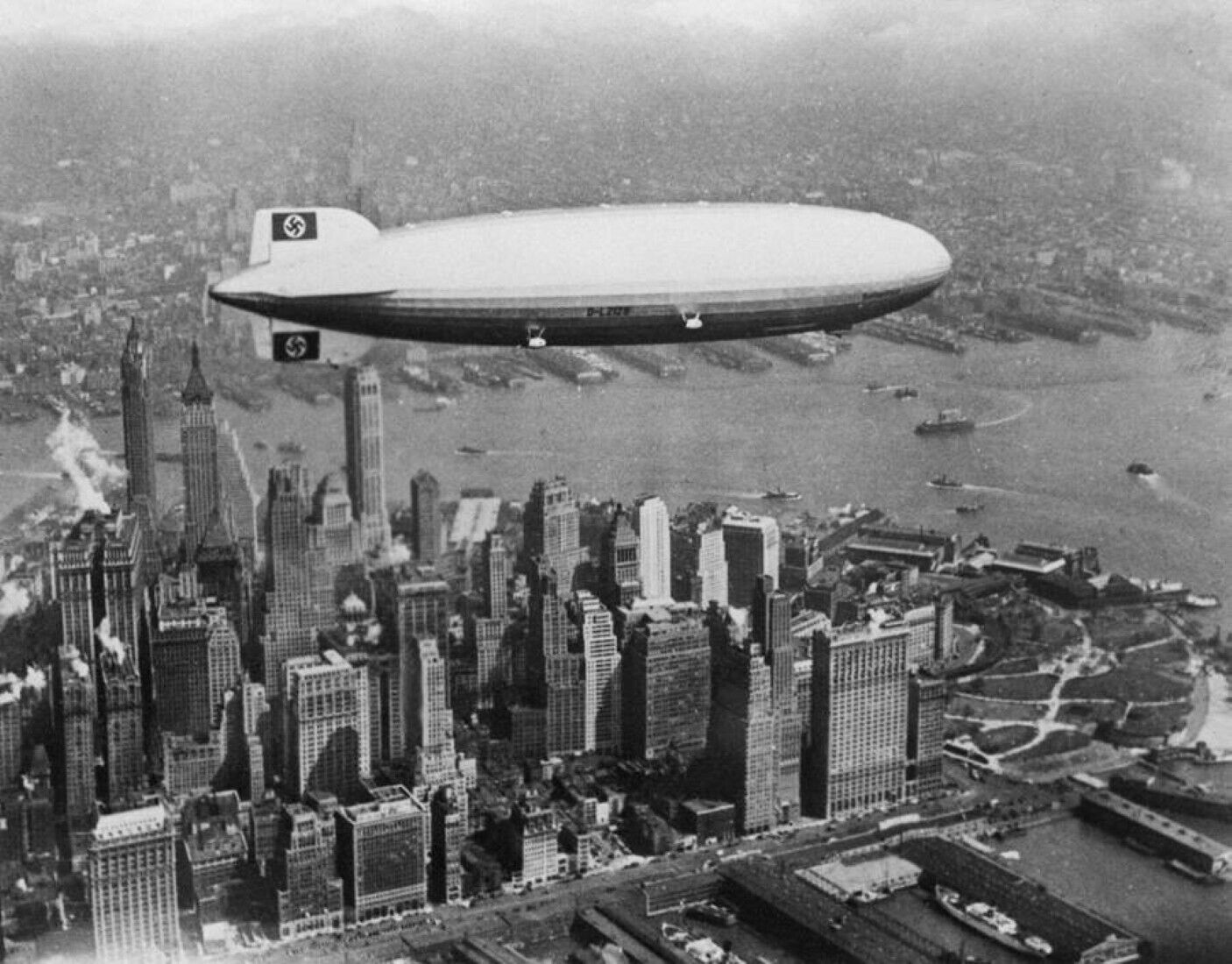Hindenburg Flying over New York May 6th 1937 8.5x11 Photo