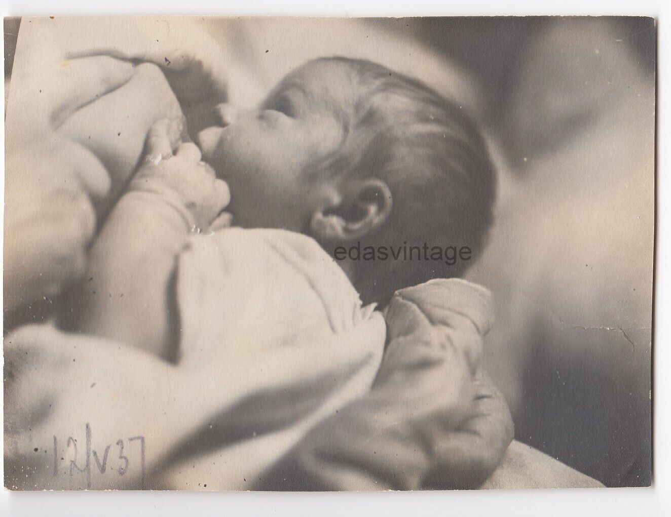 1937 Mother Woman Breast feeding Breastfeeding Hands Faceless mom antique photo