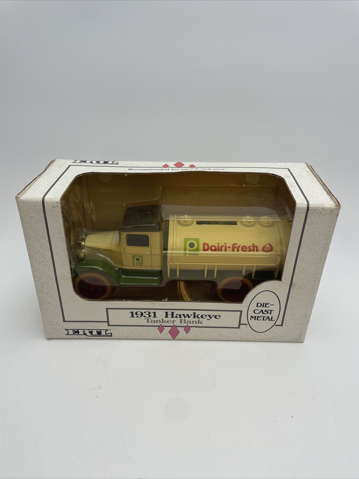 1990 ERTL COMPANY 1931 HAWKEYE TRUCK BANK GREAT FOR ANY COLLECTION34