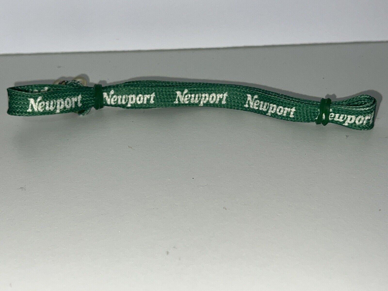 New Vintage Newport Cigarette Glasses Holder String Strap Lorillard