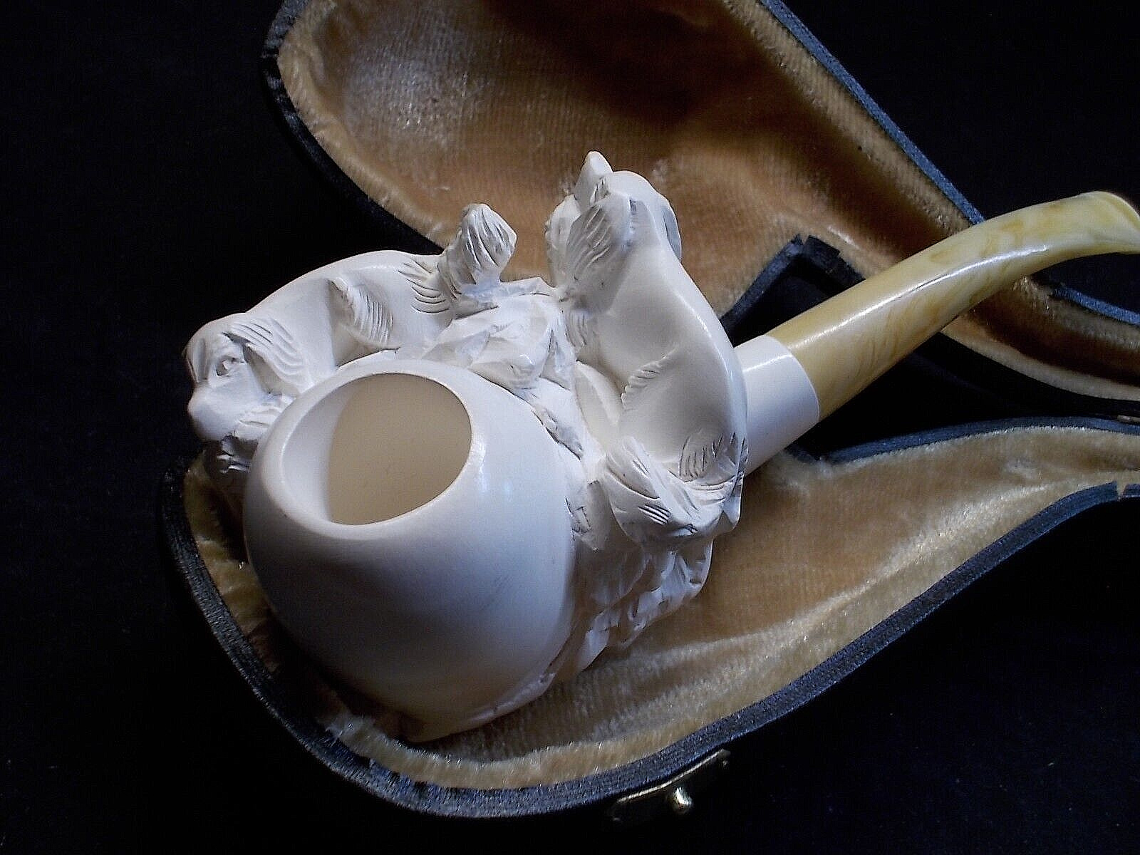 🔴UNSMOKED MEERSCHAUM PIPE FEATURING TWO HUNTING DOGS IN A FITTED CASE
