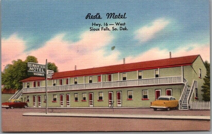 Sioux Falls, South Dakota Postcard RED\'S MOTEL Highway 16 Roadside Linen c1950s