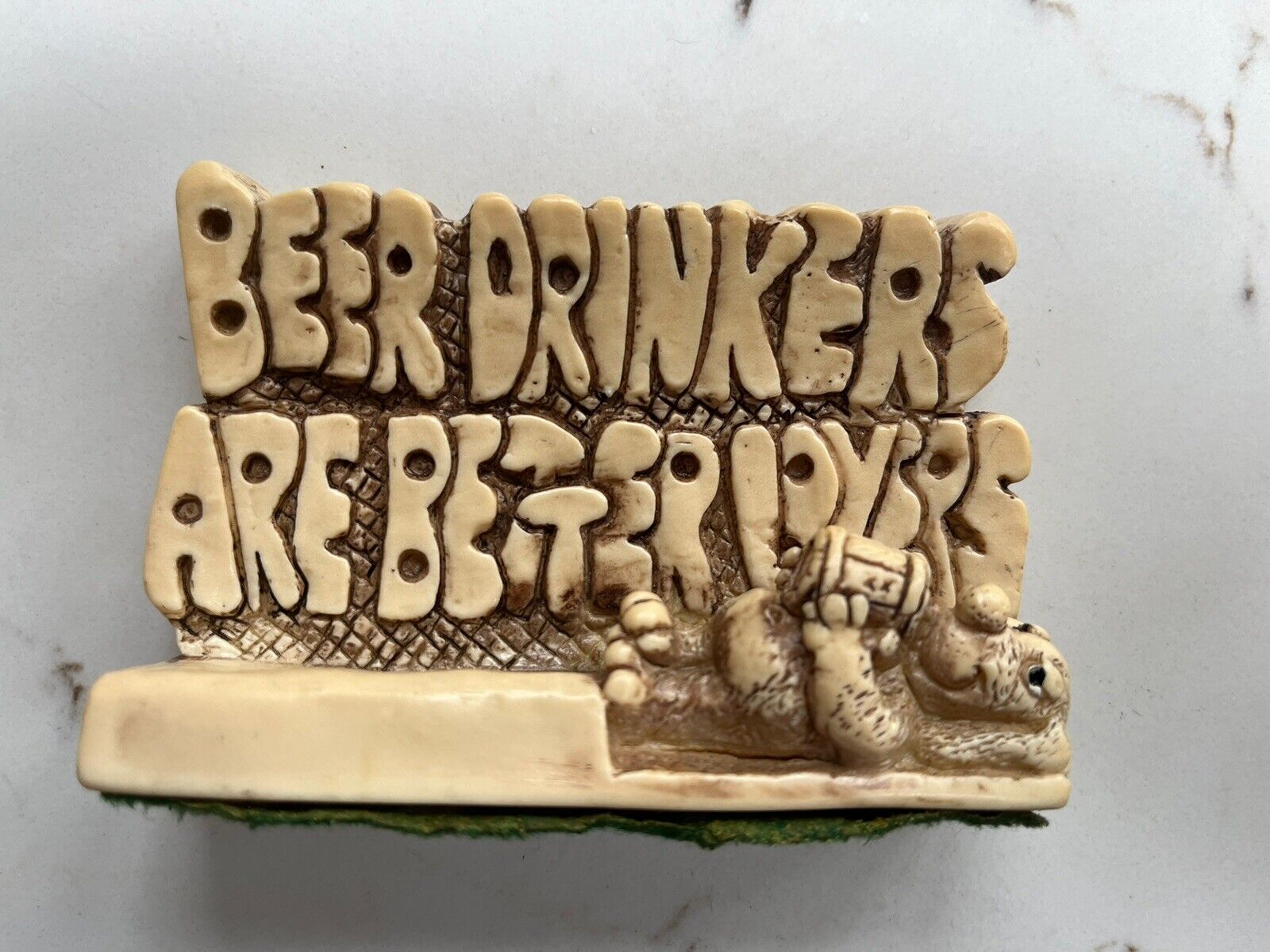 1976 VTG BEER  DRINKERS ARE BETTER LOVERS 4.5 x 4” PLAQUE RUSS-BERRIE EUC