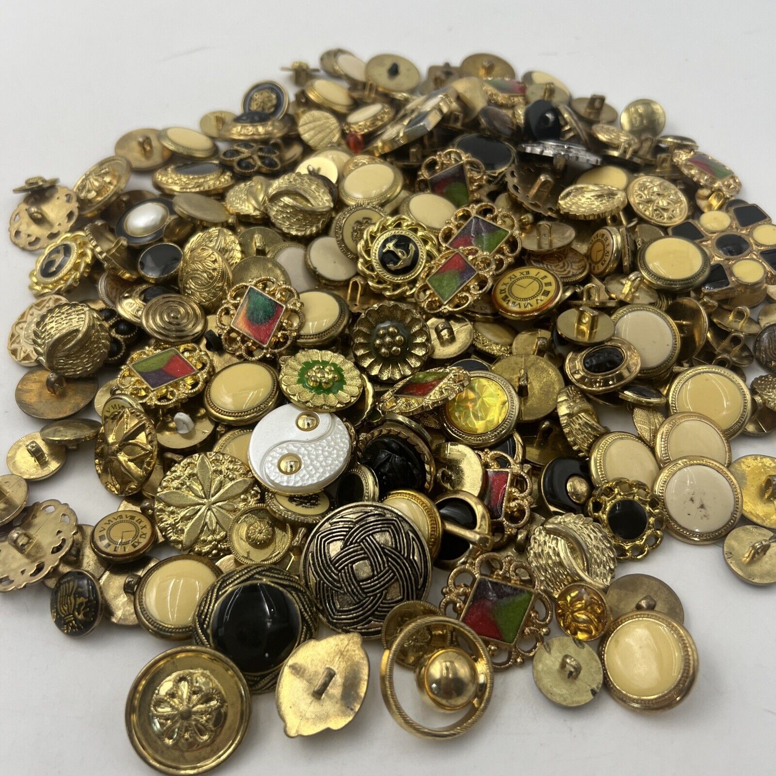Buttons Vintage Gold Tone  Brass and plastic  Metal Cut out  Button Lot