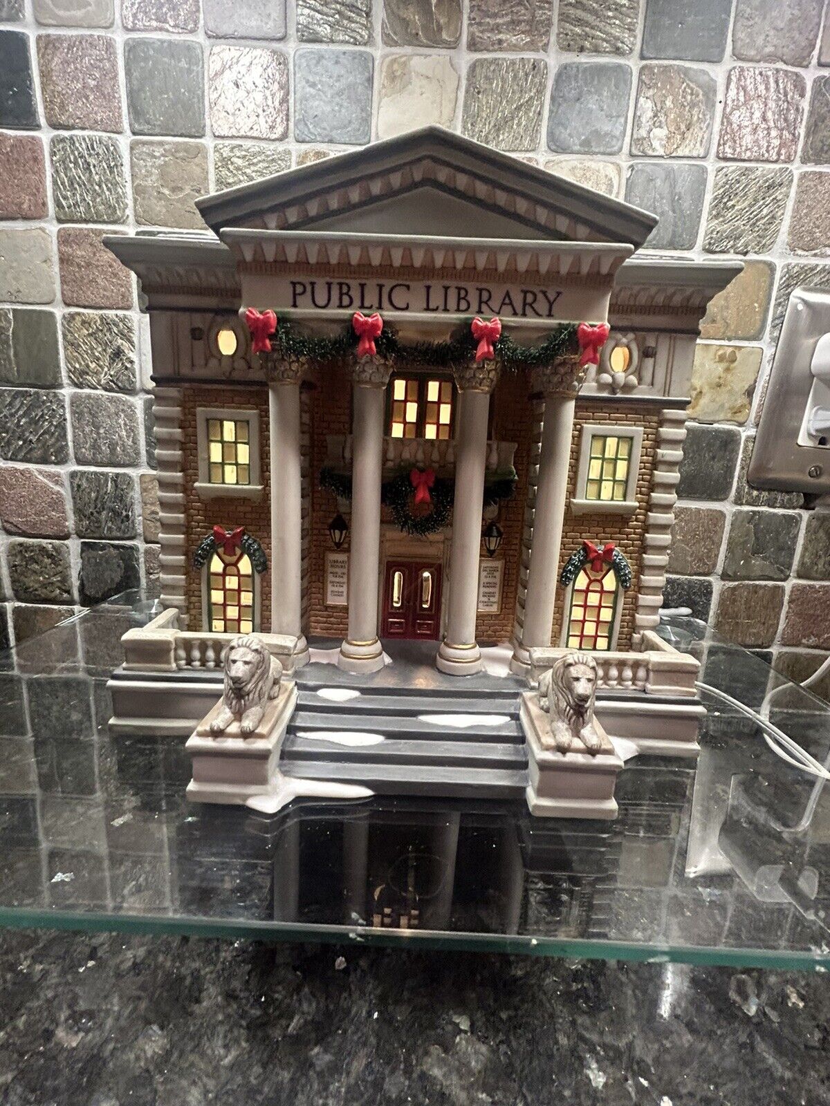 Dept 56 Christmas In The City Hudson Public Library Mint Condition.