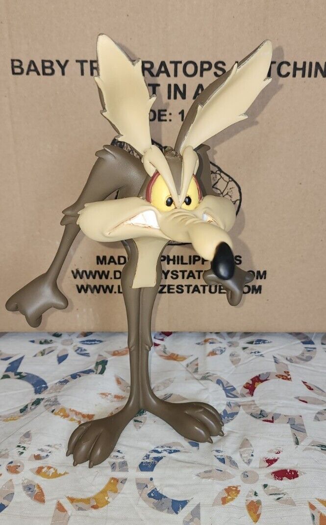 Warner Bros. Looney Tunes Wile E Coyote Upset Frustrated Standing Statue Rare