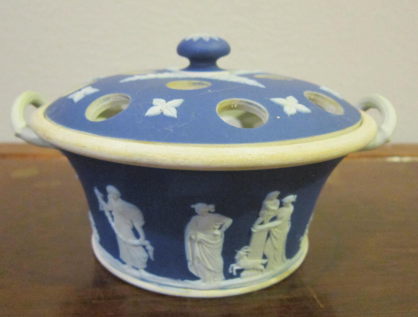 Antique Wedgwood Neo-Classical Dark Blue Jasperware Potpourri Lidded Bowl
