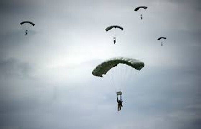 U.S. Armed Forces MC-4 HALO Parachute - Black