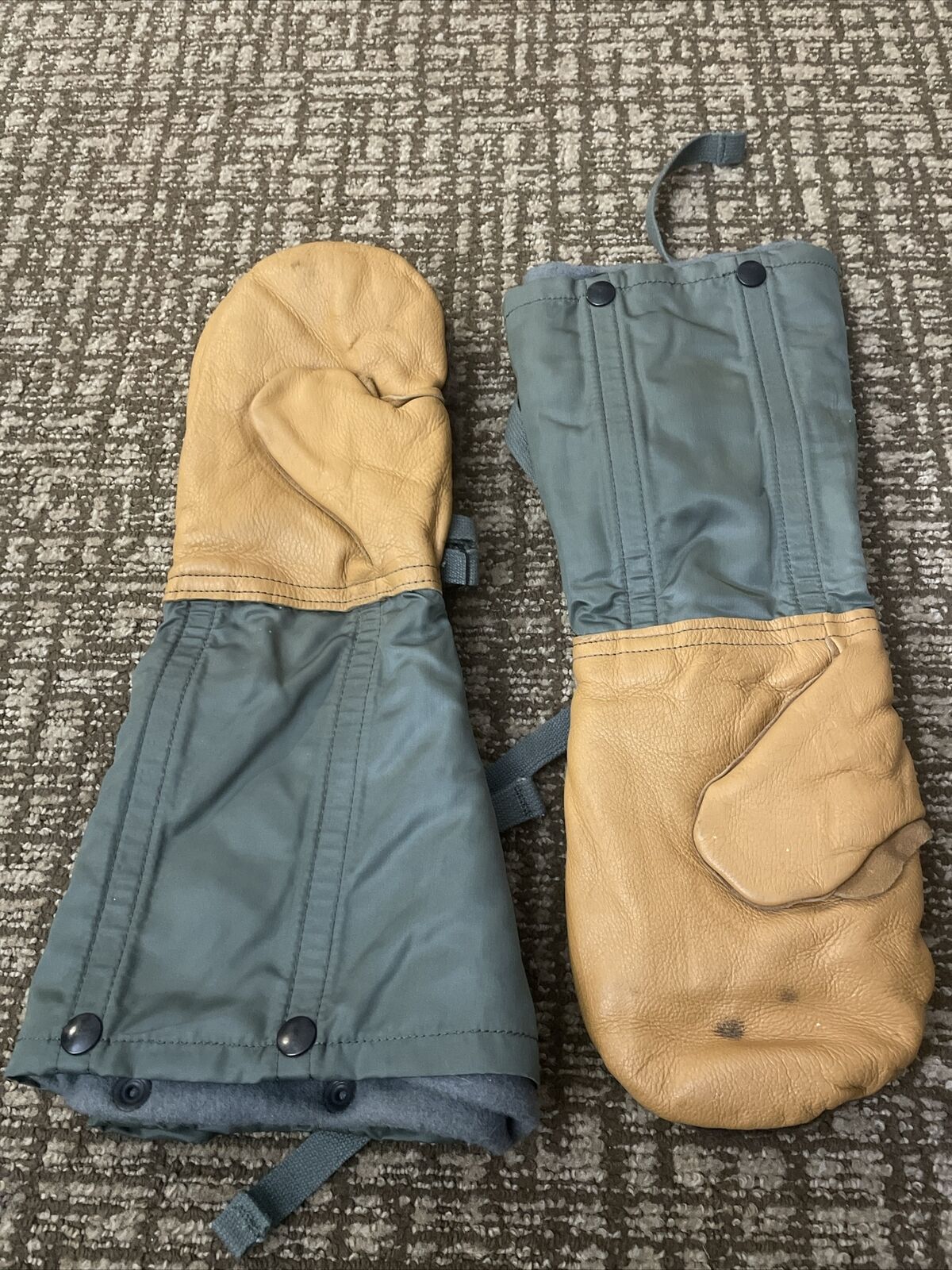 Military  Extreme Cold Weather Arctic Mittens Wool Insert Flying  M medium N-4B