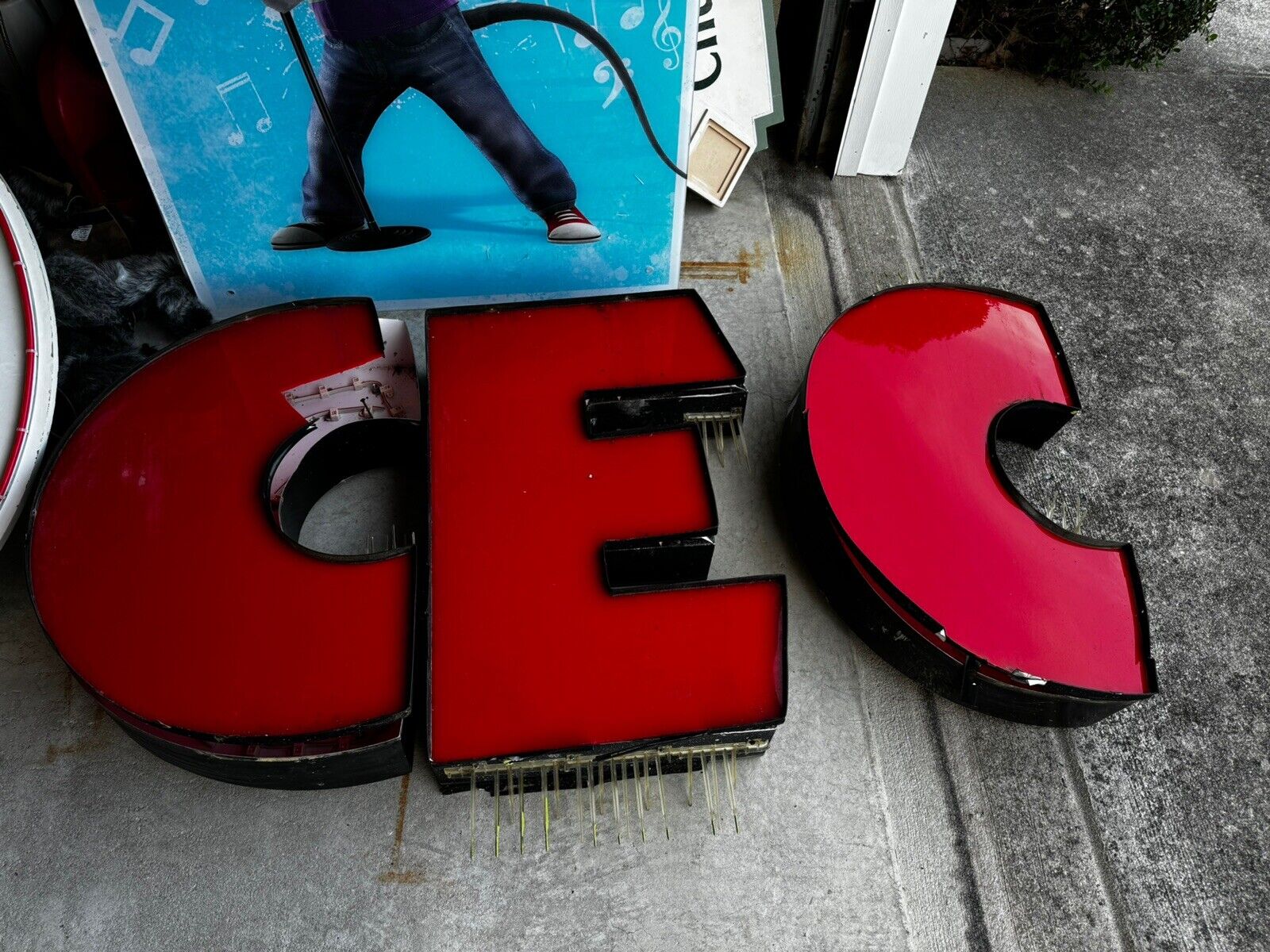 Chuck E. Cheese’s Exterior Retail Sign Lettering “CEC”