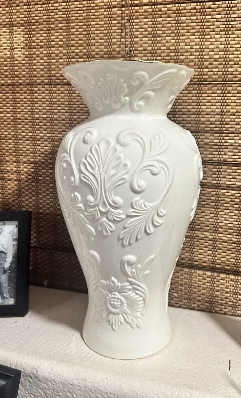 LENOX Georgian Collection X-Large Vase 16”H w/ Gold Trim