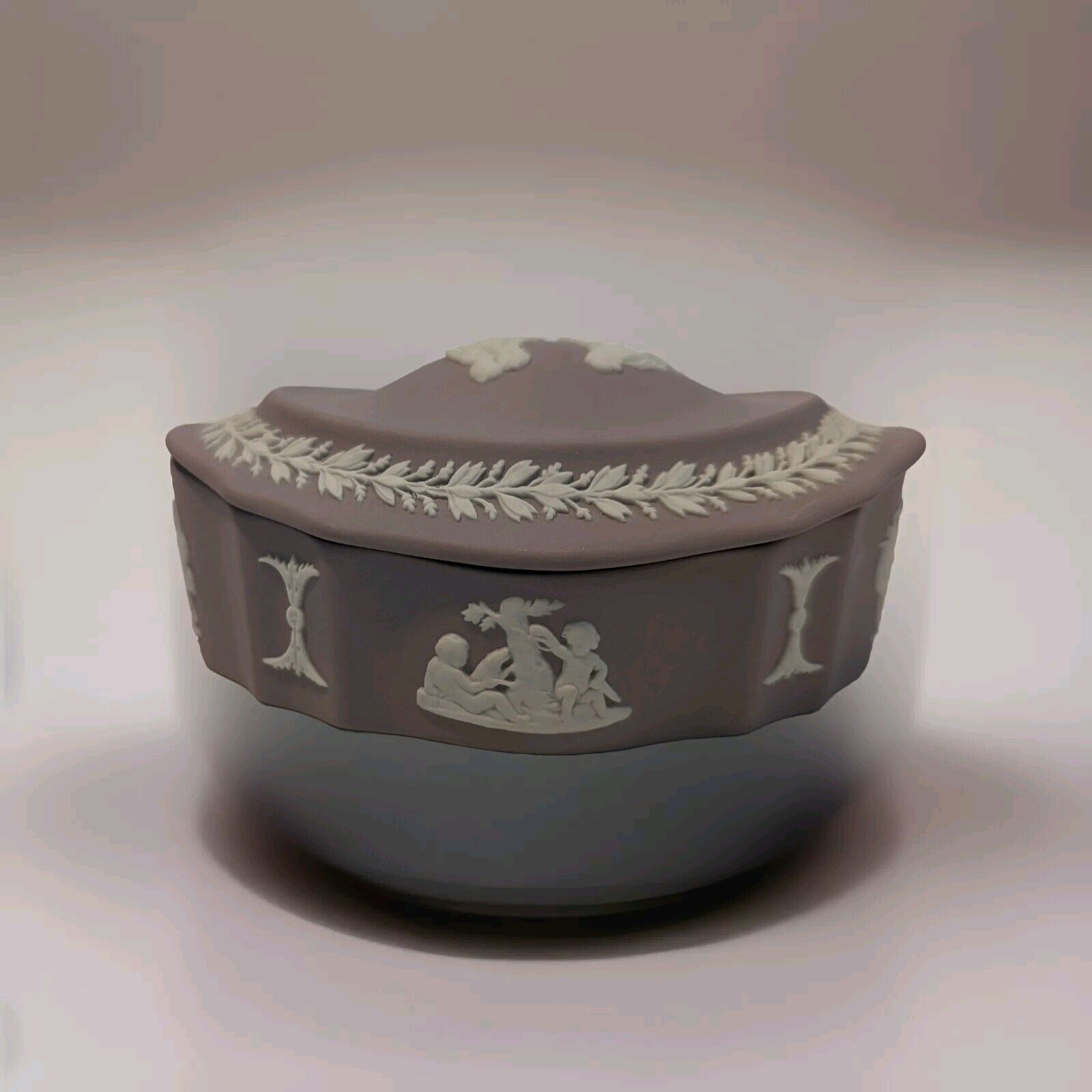 Wedgwood Lilac Jasperware Box Scalloped Curved Dresser Trinket Cherubs England