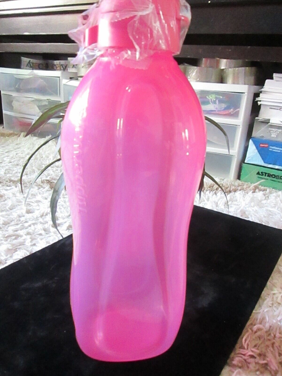 UNUSED?  Tupperware Eco Drink Bottle 2L/67oz Water Bottle Pink Punch 9138D-2