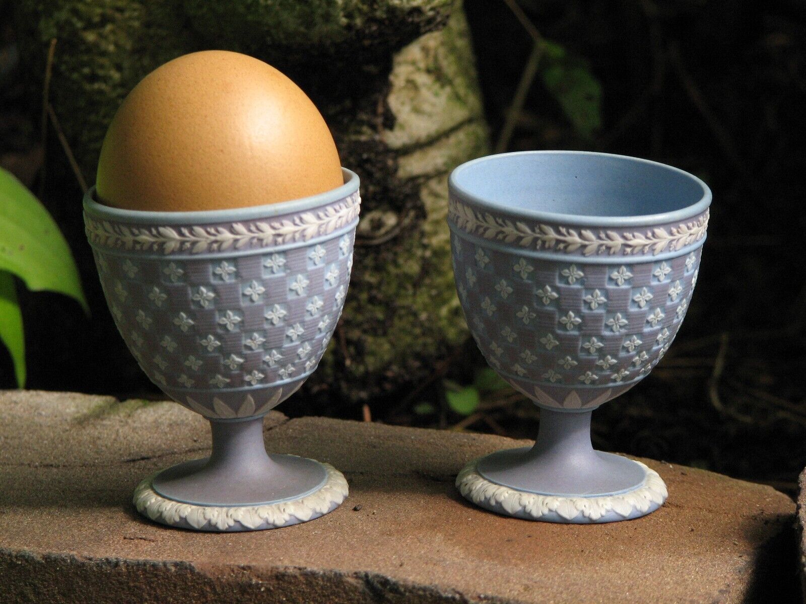 WEDGWOOD 1785/90 XRARE DICE SOLID BLUE JASPER LILAC DIP & WHITE RELIEFS EGG CUP