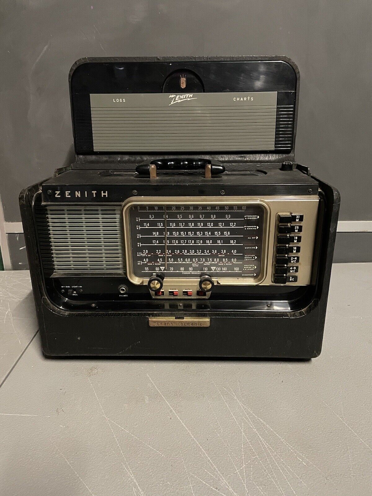 Vintage Zenith Wave-magnet Trans-oceanic Radio