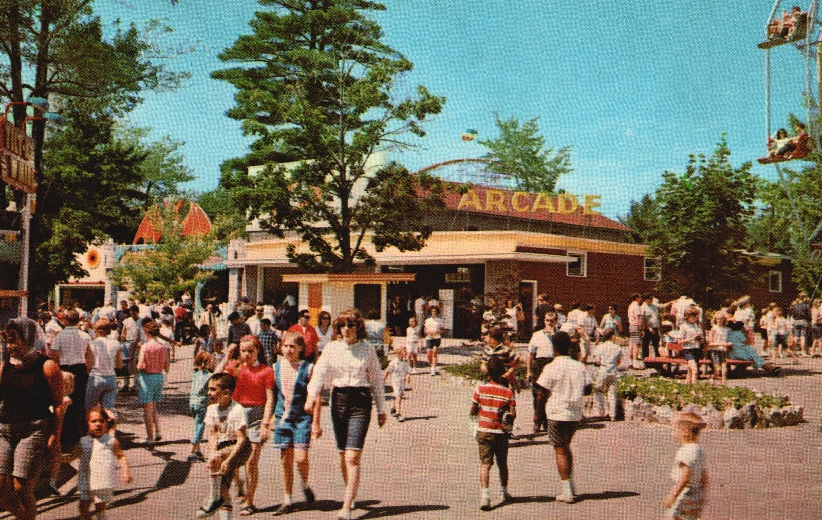 Salem NH-New Hampshire, Park Arcade Popular Attractions In The Park Postcard