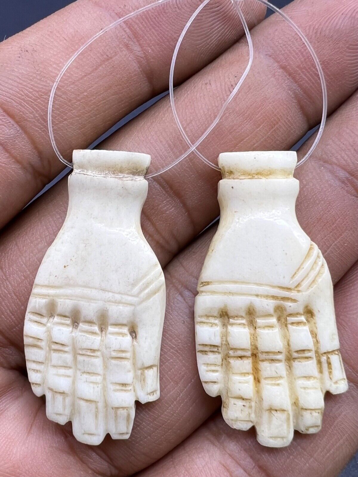 Extremely Amazing Rare Old Bacteria Margarine Pair Hands B0ne Amulet Bead Penden