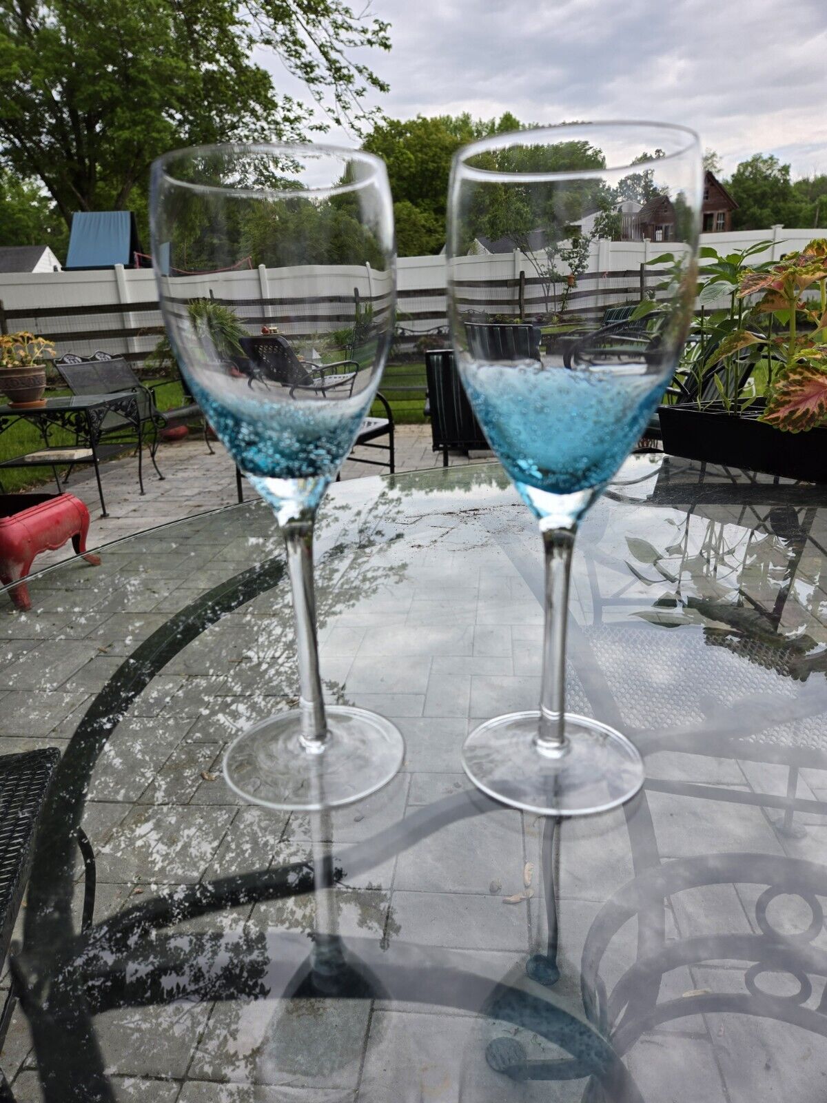 Pier One 1 Red Wine Glass Bubbly Teal Aqua Blue Bubble Ombré Rare Set Of 2