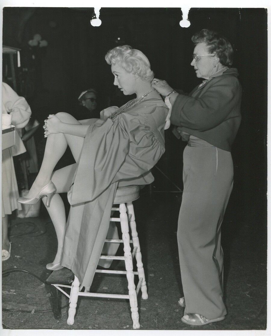 BETTY GRABLE Candid On Set 1935 ORIGINAL Hollywood Photo J2577