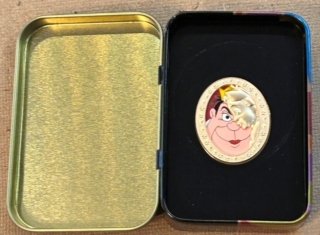 Alice in Wonderland Queen of Hearts Pin of the Month Disney Duets 2016 Pin & Tin