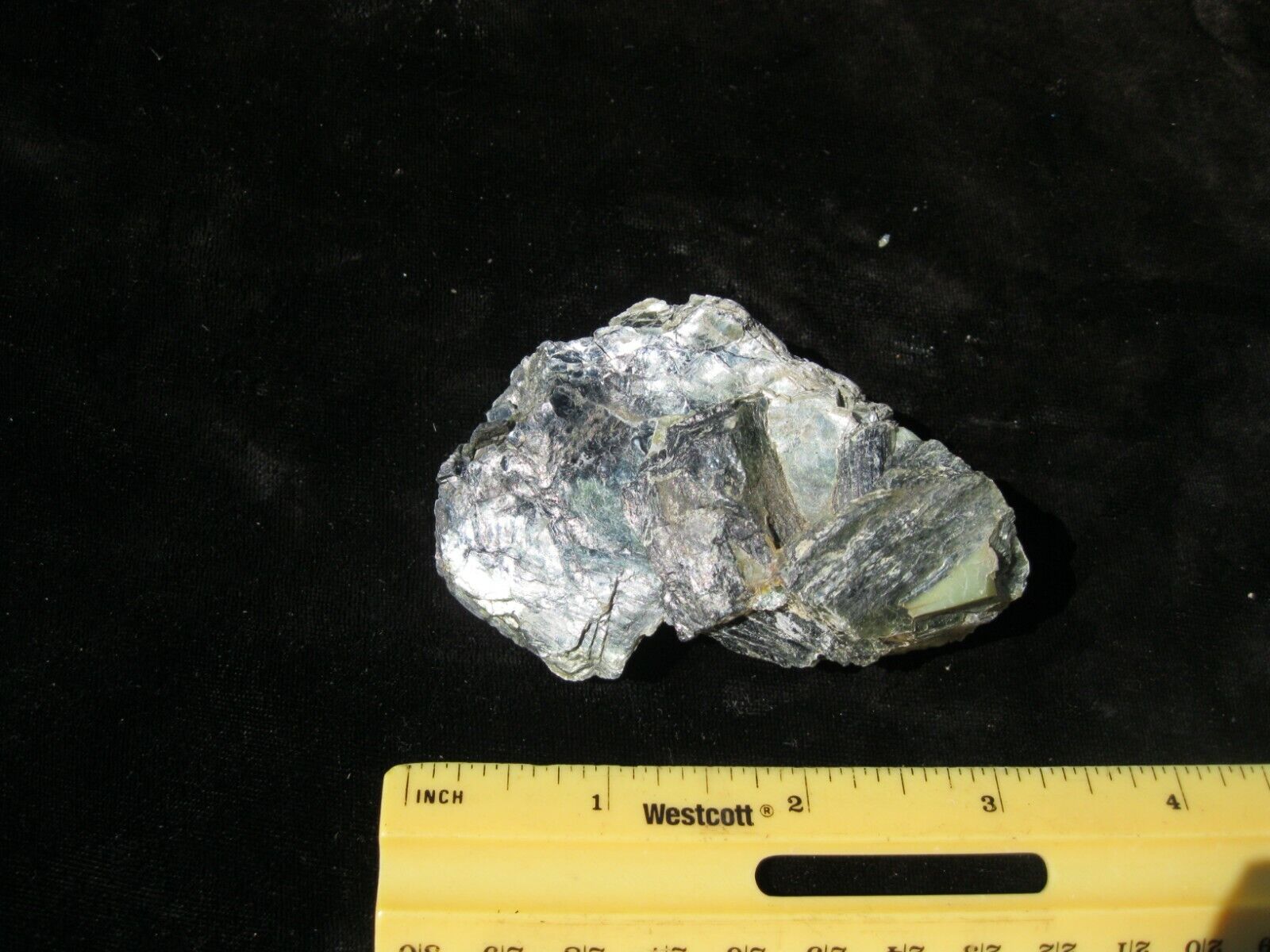 CHLORITE  Beautiful Green Crystal, mineral   3 x 2 x 1\