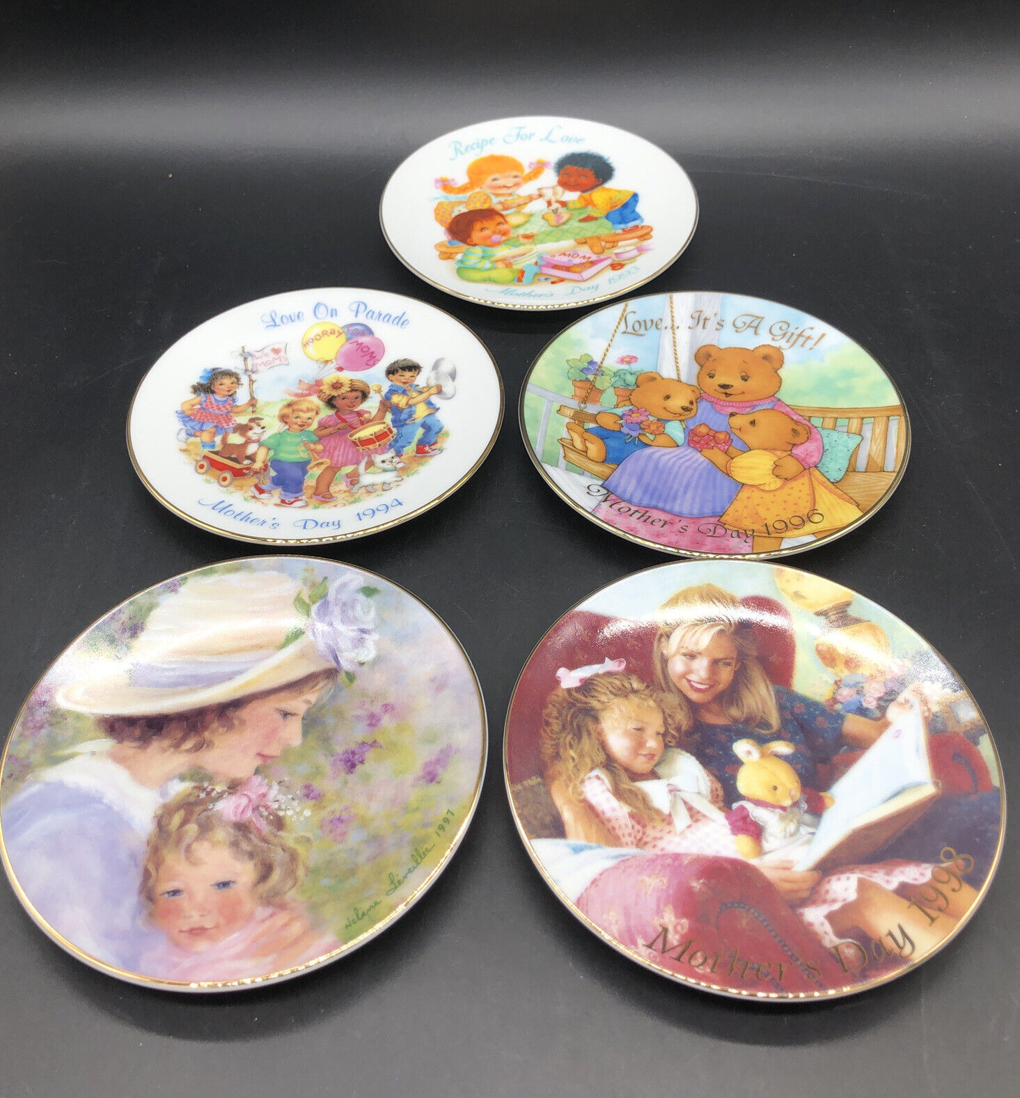 Avon Mothers Day Plates \
