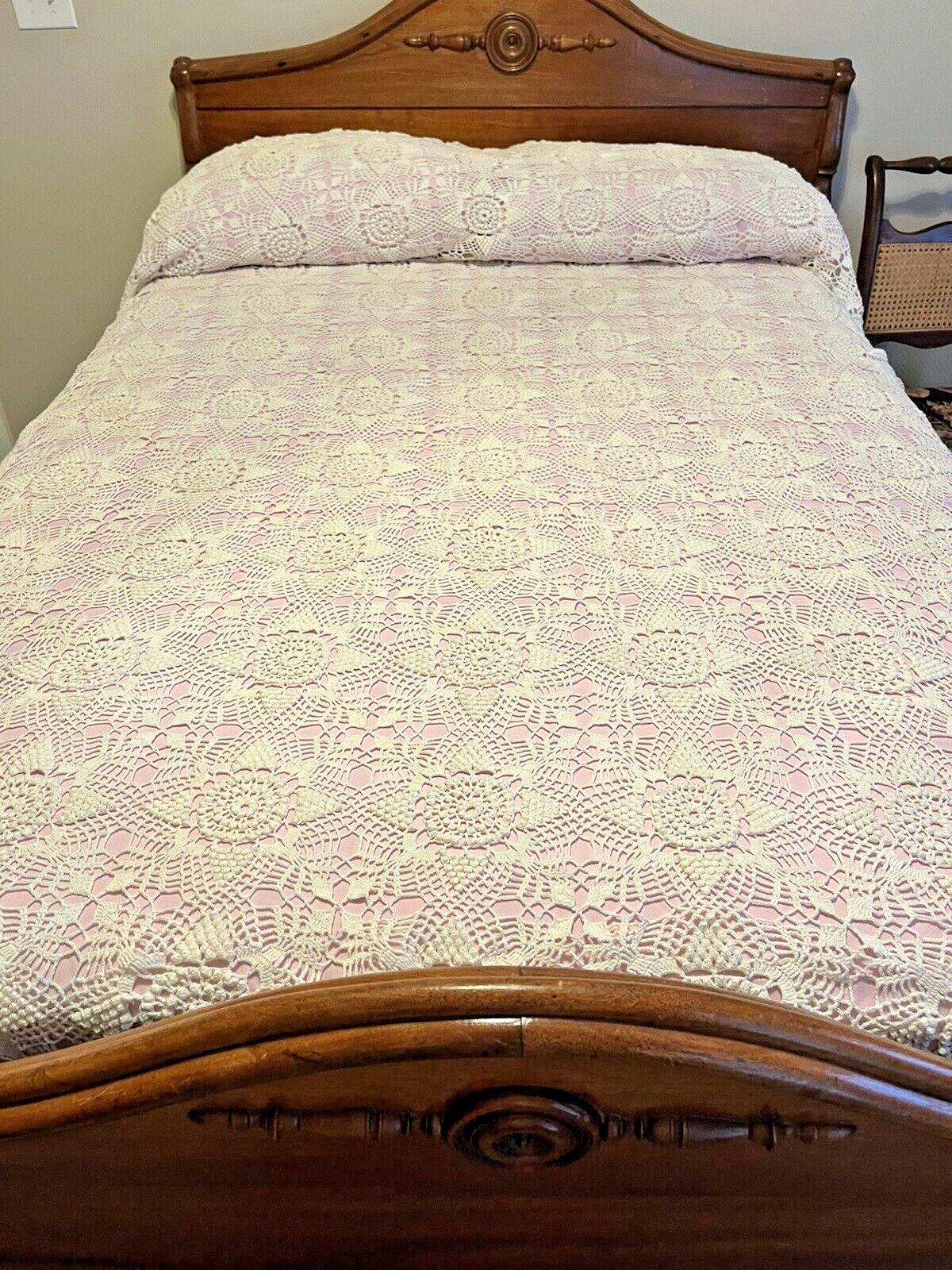 Antique Handmade VTG 50’s Style Crocheted Bed Spread Coverlet Star Floral Design