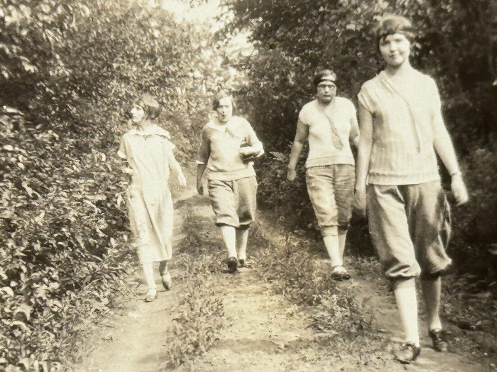 1Q Photograph Group 4 Pretty Women Walking Down Country Dirt Road 1920's