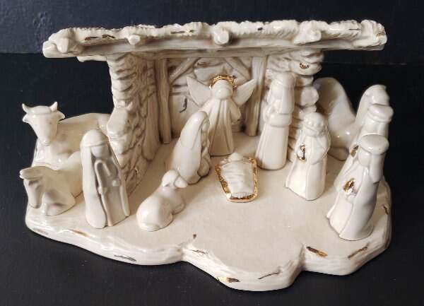 Vintage Ivory Ceramic Nativity Manger Baby Jesus Stable Scene One Piece