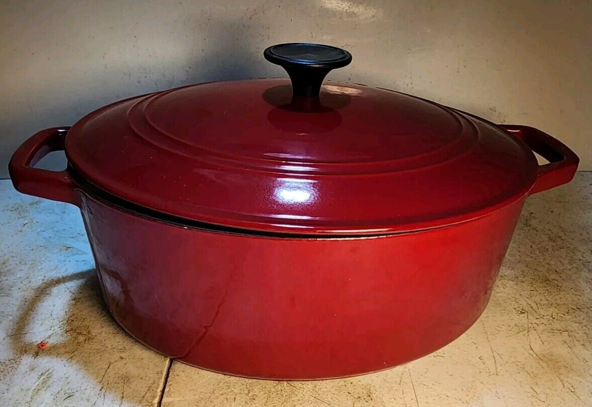 Cuisinart  5.5 QT Enameled Cast Iron Dutch Oven in Cardinal Red Chef's Classic