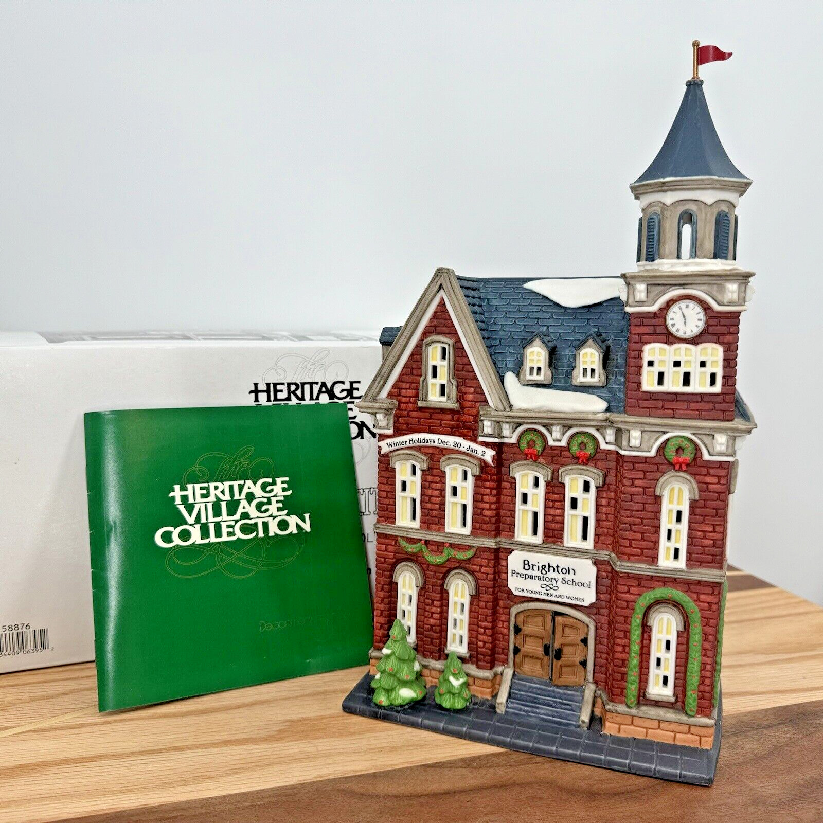 Department 56 Brighton School Christmas in the City With Box Tag 58876 Retired