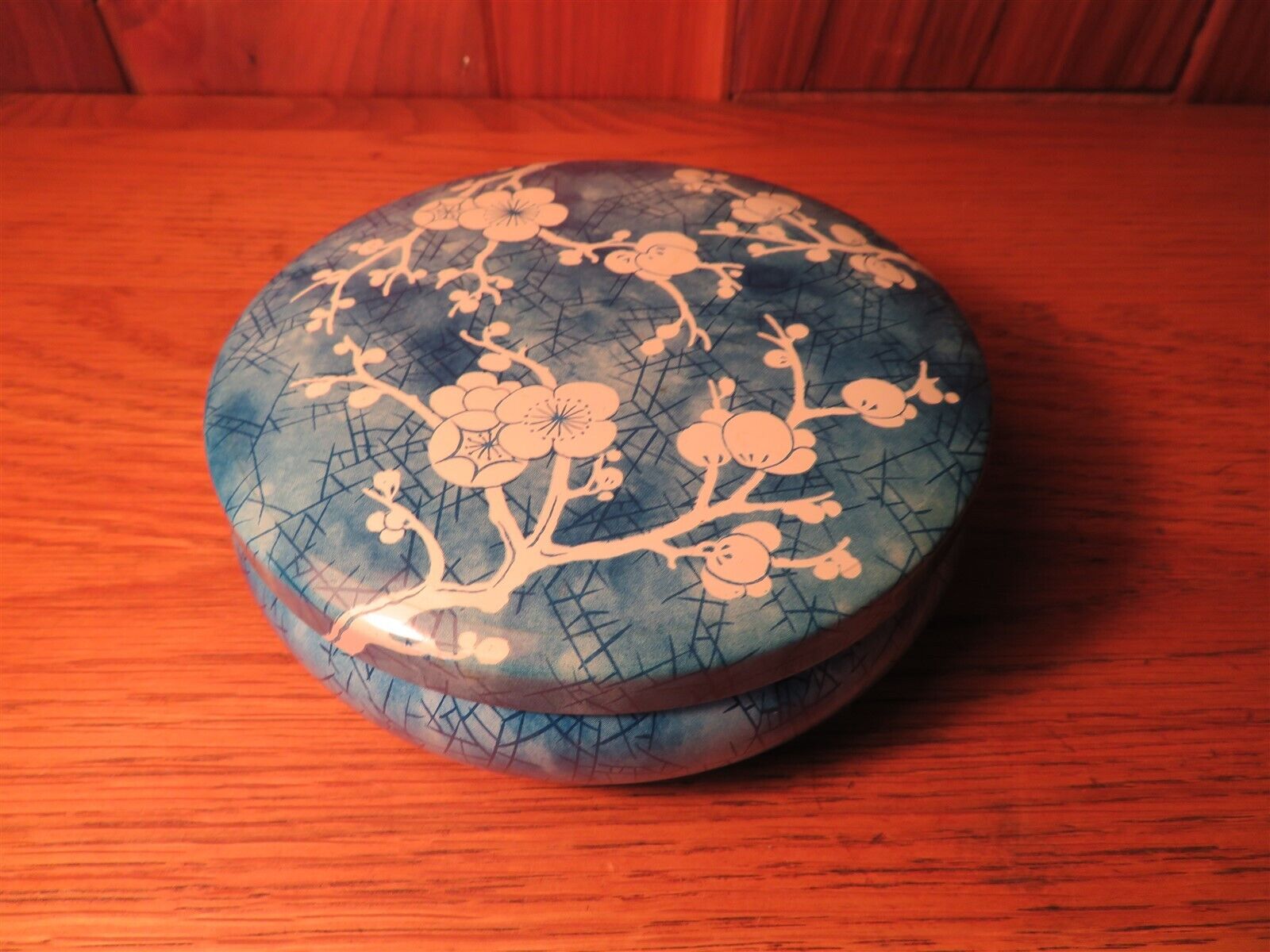 VINT 1970\'S CHARMING BLUE ROUND COVERED TIN BOX - DAHER WARE - CHERRY BLOSSOMS